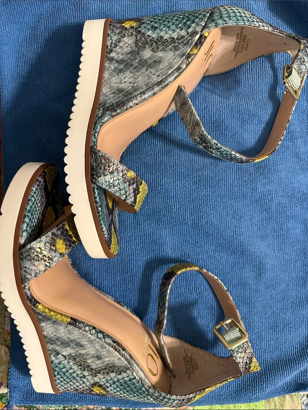 JLO Jaycie Wedges NWOT